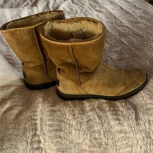 UGG  WOMEN'S  MICHAELA  CHESTNUT CLASSIC  WATERPROOF  WINTER  BOOTS  SIZE US  10